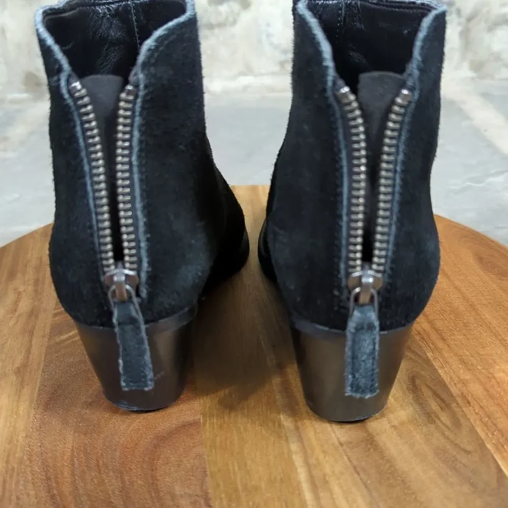 𝅺nine West‎ black suede zipped heeled bootie Woman's Size 6.5 Round Toe